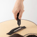 D'ADDARIO PLANET WAVES TGPW-01 - SNAARWINDER + BRIDGE PIN PULLER met akoestische gitaar