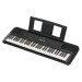 YAMAHA PSR-E383 - KEYBOARD 61 TOETSEN AANSLAGGEVOELIG afgebeeld met lessenaar